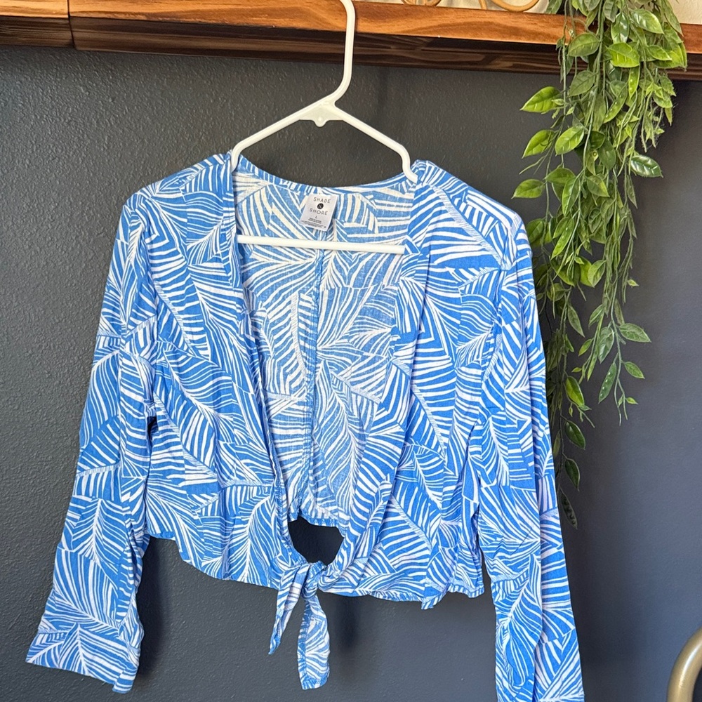 Shade & Shore Blue and White Patterned Tie Front Top